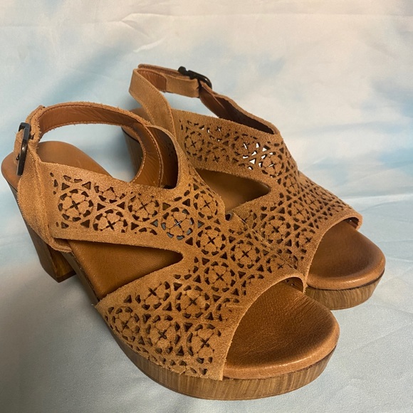 CLEARANCE! | Leather heeled platform sandal - Picture 4 of 8